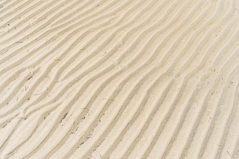 Earthy tone exterior house colour - Desert-inspired neutral beige paint for Saudi homes
